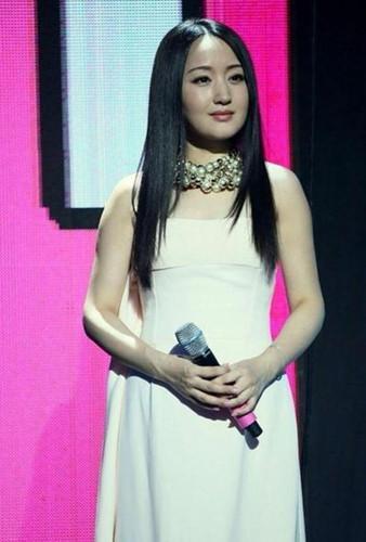 杨钰莹红楼小说，杨钰莹小说阅读（“甜歌皇后”杨钰莹的激荡情史）