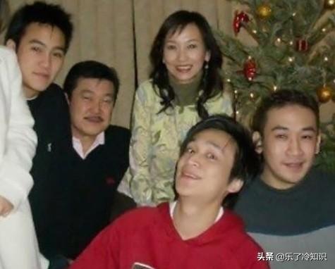 赵雅芝竟有3个儿子，同妈不同爸，小儿子继承妈妈美貌