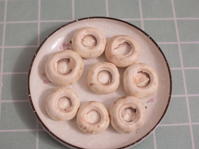 口蘑的做法怎么做好吃，口蘑怎样做好吃（口蘑这做法也太好吃了）