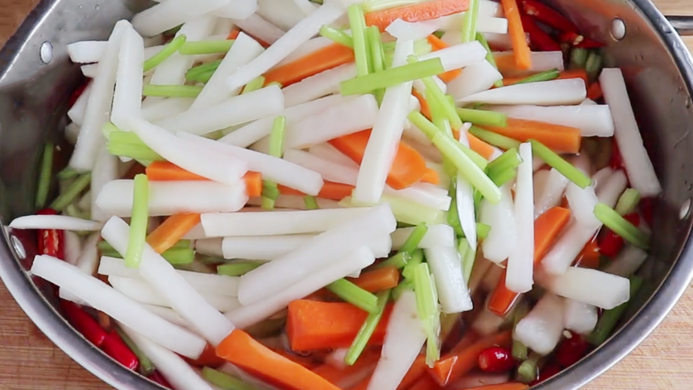 图片[4]-【泡椒萝卜条】做法步骤图 教你这小妙招 天天吃都不会腻-起舞食谱网