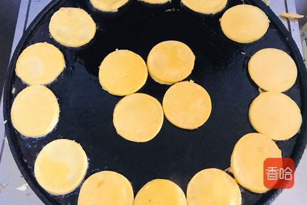 玉米面饼子怎么做，玉米面饼子怎么做的又松又软（连孩子都喜欢吃的玉米面饼子）