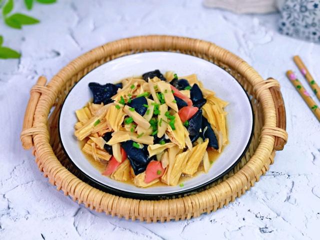 腐竹木耳怎么炒，腐竹木耳怎么炒好吃（木耳和腐竹搭配一起炒）