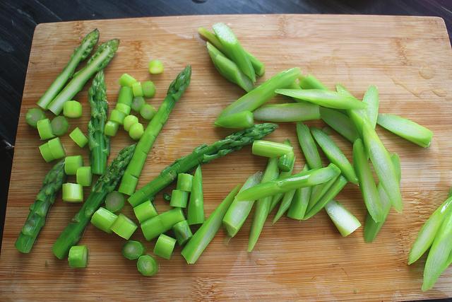 超市买的芦笋要不要削皮，打几个鸡蛋一起煎倍有面