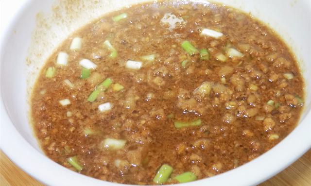 过桥米线的由来，过桥米线的由来是什么（米线口感是关键汤汁酱料更是灵魂）