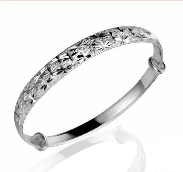 清洗银饰品用什么洗更白亮，银子用什么洗得干净又亮（其中大有门道\n琲）