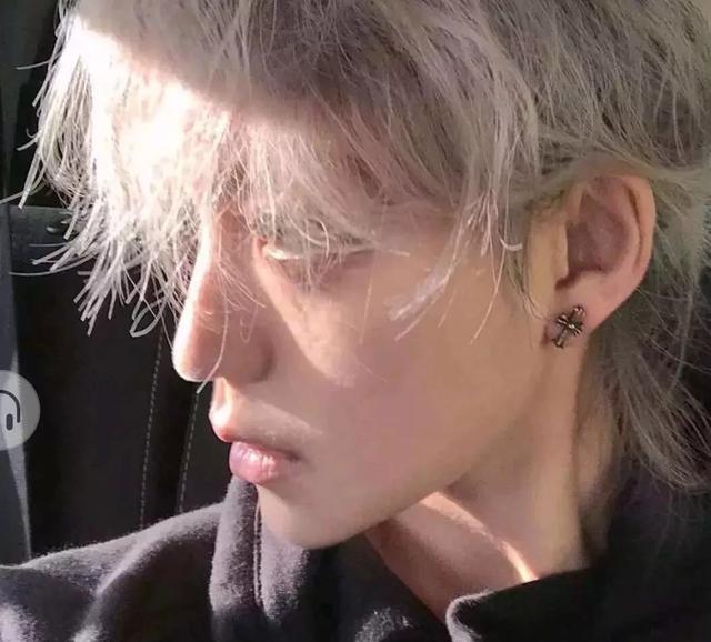 【优质/男】左灯右行，微信头像，【优质/男】左灯右行（我爱你有种左灯右行的冲突）