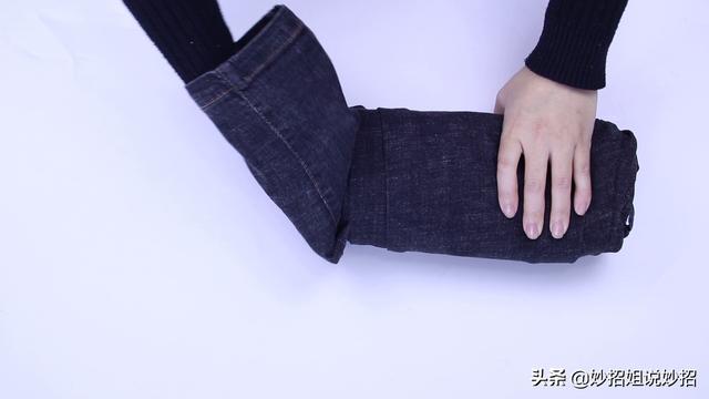 连衣裙怎么叠省空间，连衣裙怎么叠最省空间（教你收纳新方法）