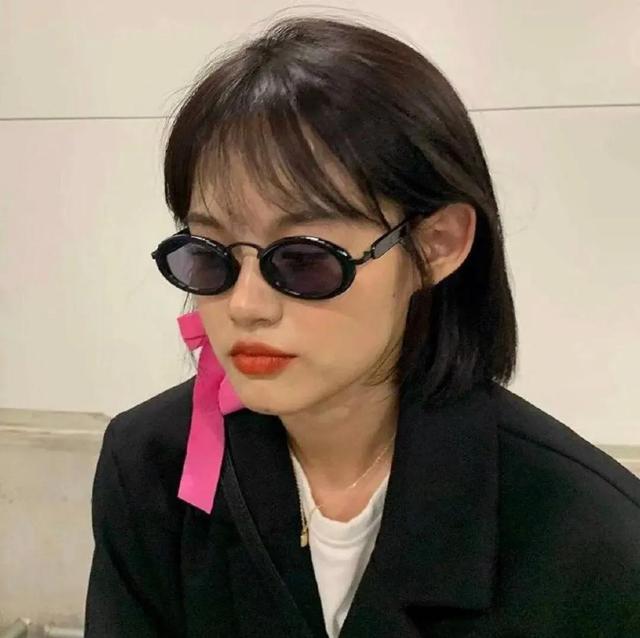 陈妤/剩下的明天更新吧/快来催更陈妤阿/被爱好似靠山，微信头像，陈妤/剩下的明天更新吧/快来催更陈妤阿/被爱好似靠山（头像，冷淡风头像）