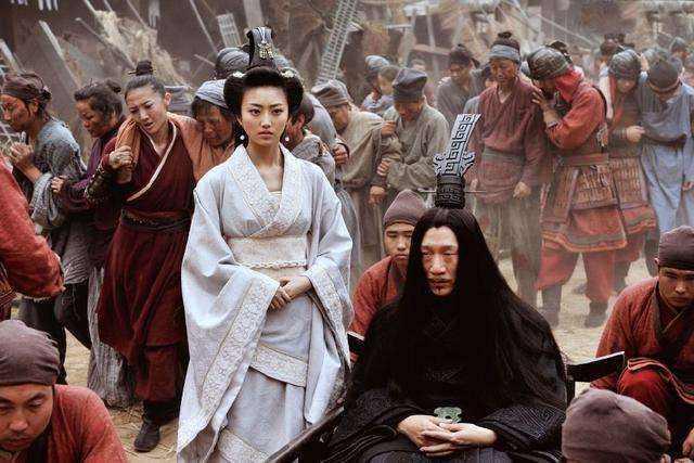 孙膑大破庞涓致其自杀的战役是，孙膑在什么地方伏击庞涓让他兵败自刎（孙膑被师兄庞涓砍去膝盖骨）