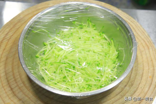 肉丸子的制作方法和配料，肉丸子配料及制作方法（厨师长教你做萝卜大肉丸）