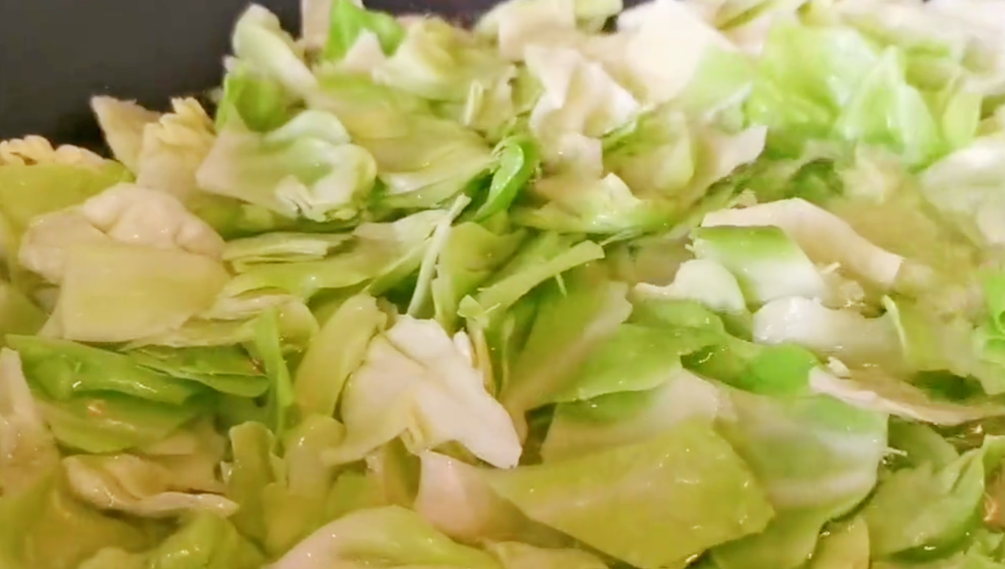 圖片[5]-【涼拌包菜雞蛋皮】做法步驟圖 解膩又解饞 家人愛吃-起舞食譜網(wǎng)