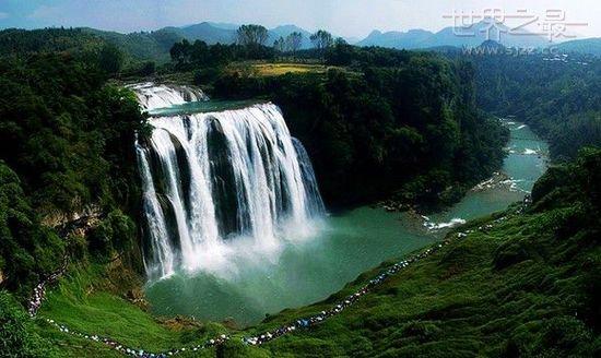 中国最宽的瀑布在哪里啊，中国最宽的瀑布九寨沟