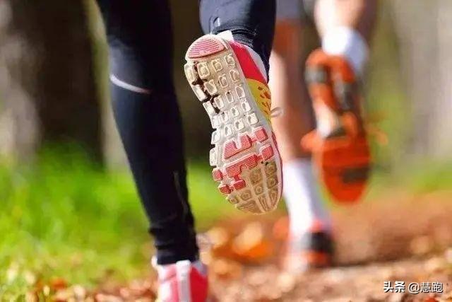 如何选择跑步鞋，​如何快速挑选一双合适自己的跑鞋