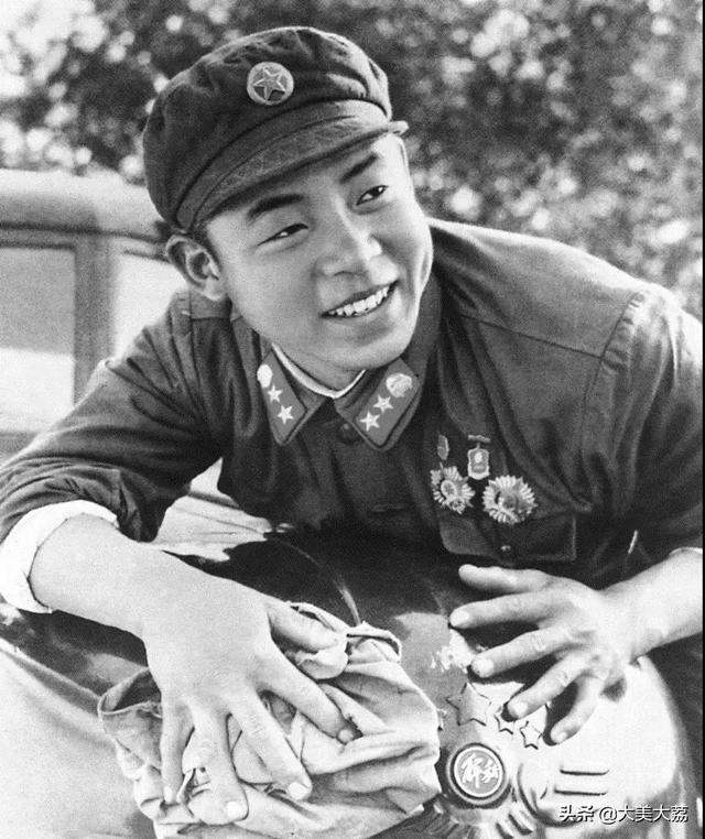 雷锋的英雄事迹，雷锋感人至深的10个瞬间