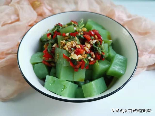 黄瓜汁怎么榨好喝，黄瓜苹果汁怎么做（​黄瓜汁榨了别直接喝）