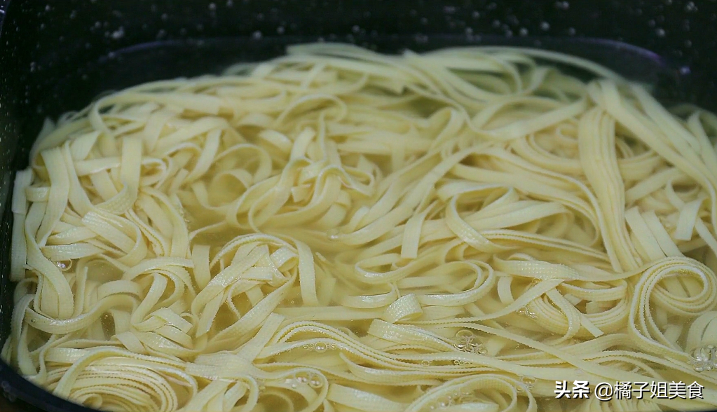 圖片[2]-【涼拌豆腐皮】做法步驟圖 香辣過癮 比吃肉還過癮-起舞食譜網(wǎng)