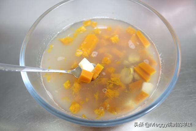 铁棍山药红枣怎么做甜汤，铁棍山药甜汤做法（秋天我家爱喝这汤）