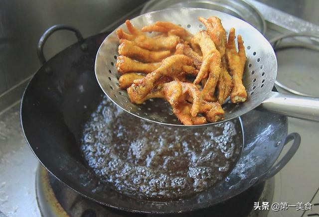 虎皮凤爪最正宗的做法，正宗的虎皮凤爪怎么做（厨师长教你虎皮鸡爪正宗做法）