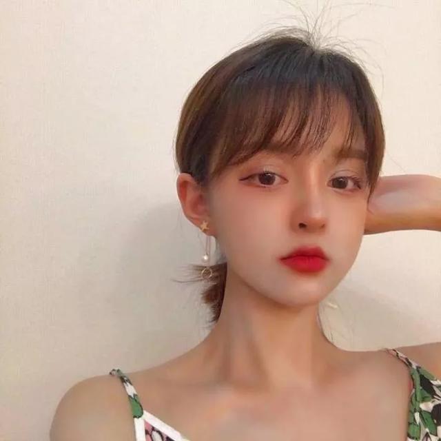 时尚气质女头/女孩子的气质要有也要有素质，微信头像，时尚气质女头/女孩子的气质要有也要有素质（有气质的女生头像）