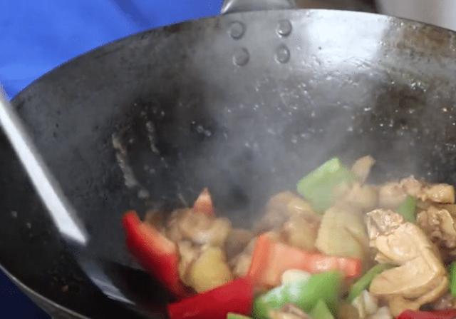 鸡皮怎么做好吃，鸡皮怎么做好吃又简单的做法视频（鸡皮同样美味可食用）