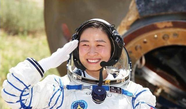 中国第一位女航天员是谁，我国第一位女航天员是谁（返回地球后为何不再上太空）