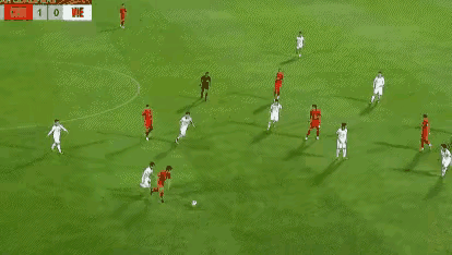 足球中的中锋是干什么的，足球里的中锋是干什么的（李铁跟郝伟好好学着点）