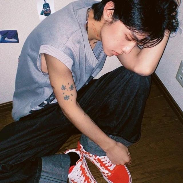 【优质/男】左灯右行，微信头像，【优质/男】左灯右行（我爱你有种左灯右行的冲突）