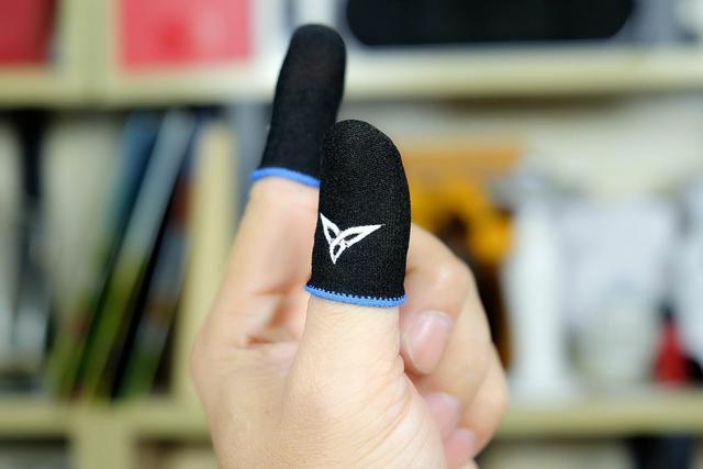 玩游戏手出汗怎么办，职业手游选手怎么防止手出汗（网友：试试飞智蜂套2）