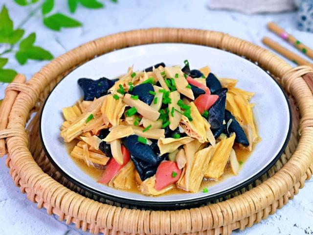 腐竹木耳怎么炒，腐竹木耳怎么炒好吃（木耳和腐竹搭配一起炒）