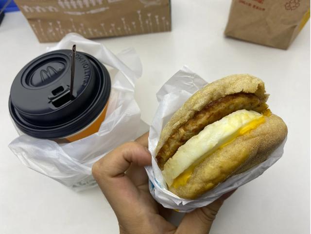 麦当劳板烧鸡腿堡，麦当劳板烧鸡腿堡6.9元（麦当劳汉堡之“隐藏吃法”）