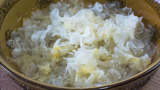 煮银耳怎么煮粘稠，煮银耳汤怎样做才稠（这才是煮银耳羹的正确做法）