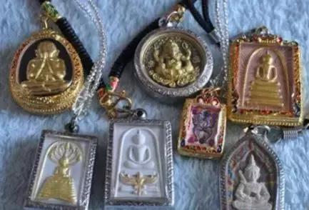 泰国佛牌很灵但是要交换条件，泰国佛牌很灵但是要交换条件是什么（成名。让明星们趋之如鹜的泰国佛牌真的很神奇）