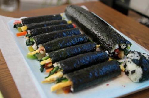 韩国的小吃有哪些，韩国的小吃有哪些品牌（韩国经典十大美食）