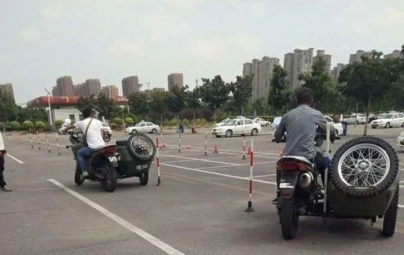 驾照考试宝典（D照都考不过还敢自称侉子）