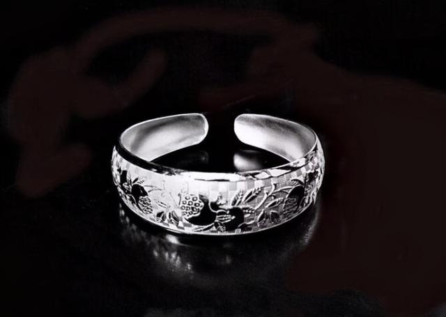 金750是什么金，au750项链是什么金（再也不怕看不懂G990、PT990…）