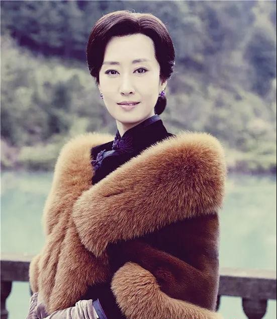 刘敏涛个人资料简介图片（嫁豪门独守空房，离婚后44岁爆红）