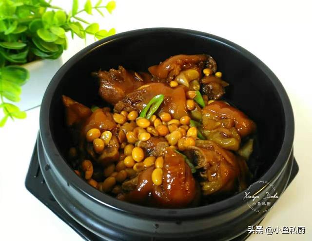 电饭煲焖猪脚做法，电饭煲焖猪脚怎么做（一口电饭锅就能搞定）