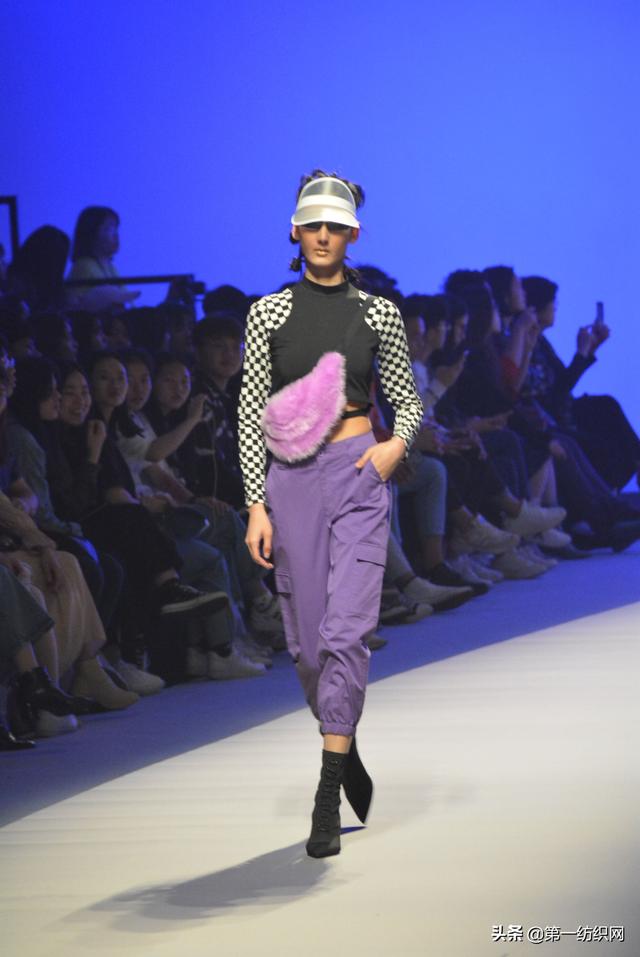 a21是以纯吗，a21 以纯（以纯线上品牌A21登陆春季广东时装周）