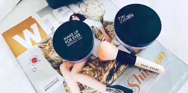 散粉的正确使用方法，正确的化妆先后顺序（怎样使用散粉）