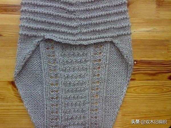 三角围巾的戴法，三角围巾怎么戴（漂亮的三角形围脖编织款式）