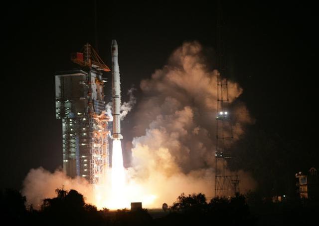 第一颗人造卫星叫什么名字，世界上第一颗人造卫星是什么（为何50年了还在运行）