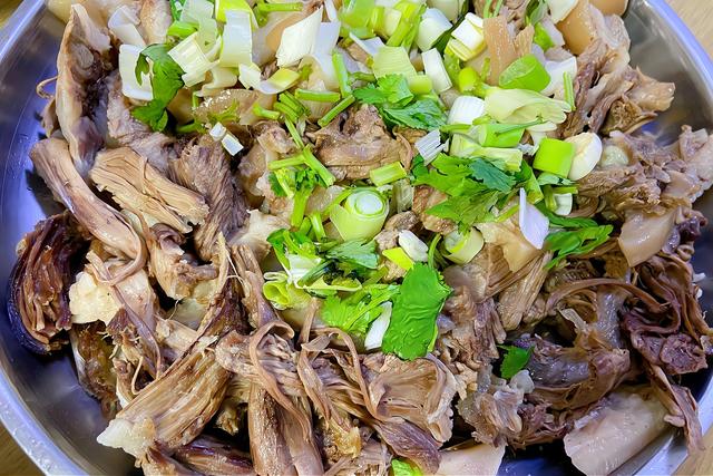 癞蛤蟆怎么吃，癞蛤蟆怎么吃到天鹅肉（有一道是“土豆炖蛤蟆”）