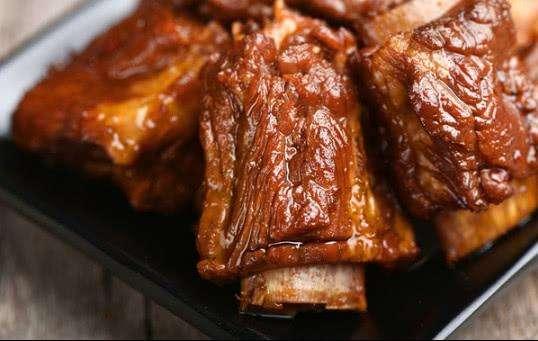 排骨酱的用途与用法，排骨酱的用途与用法图片（用来卤肉成品酱香浓郁）