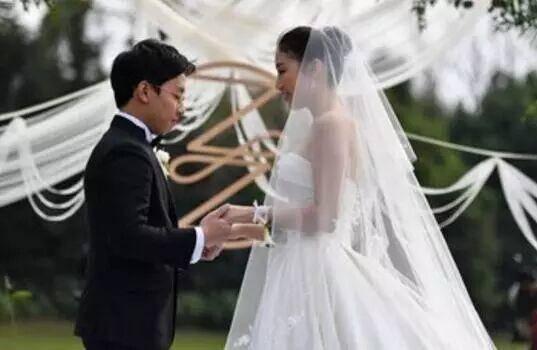 “闹洞房”，微信头像，“闹洞房”（洞房夜丈夫嫌弃妻子身上难闻）