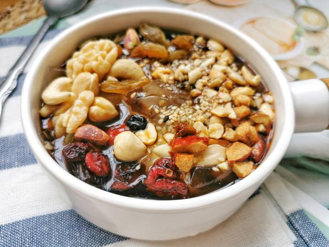 冰粉怎么做它的原料都有什么，冰粉是什么原料做的（分享详细配方比例）