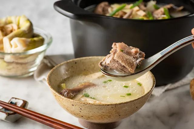 滋阴清热养血润燥的食物，养血润燥吃什么食物（来碗沙参玉竹老鸭汤）