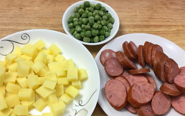 红肠怎么做好吃，红肠怎么炒好吃（营养美味懒人必备）