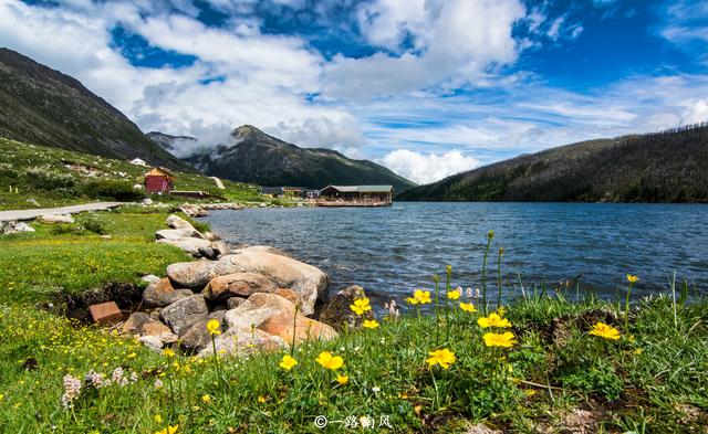 康定海拔多少米，新都桥海拔是多少米（当地人连风扇都很少开）