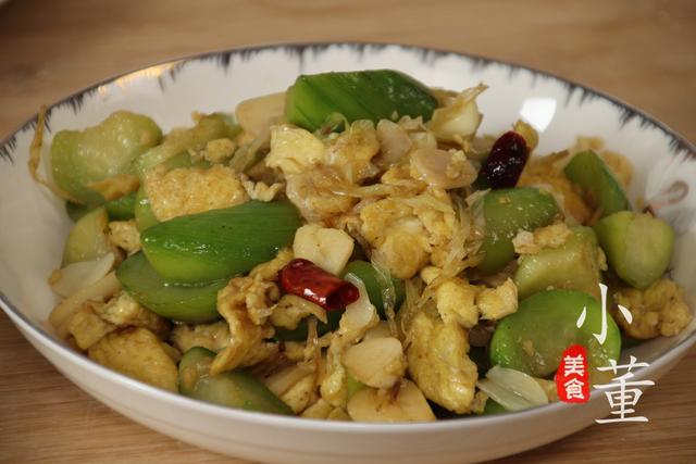 丝瓜怎么炒最好吃，炒丝瓜最正确的做法（保证丝瓜鲜嫩入味不出水）