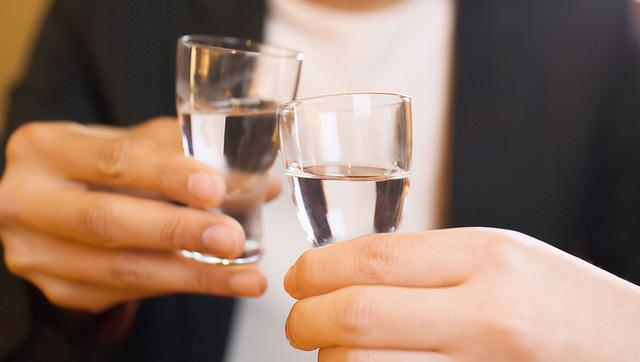 一斤酒等于多少毫升，一斤白酒多少毫升（500ml的白酒不等于1斤重）